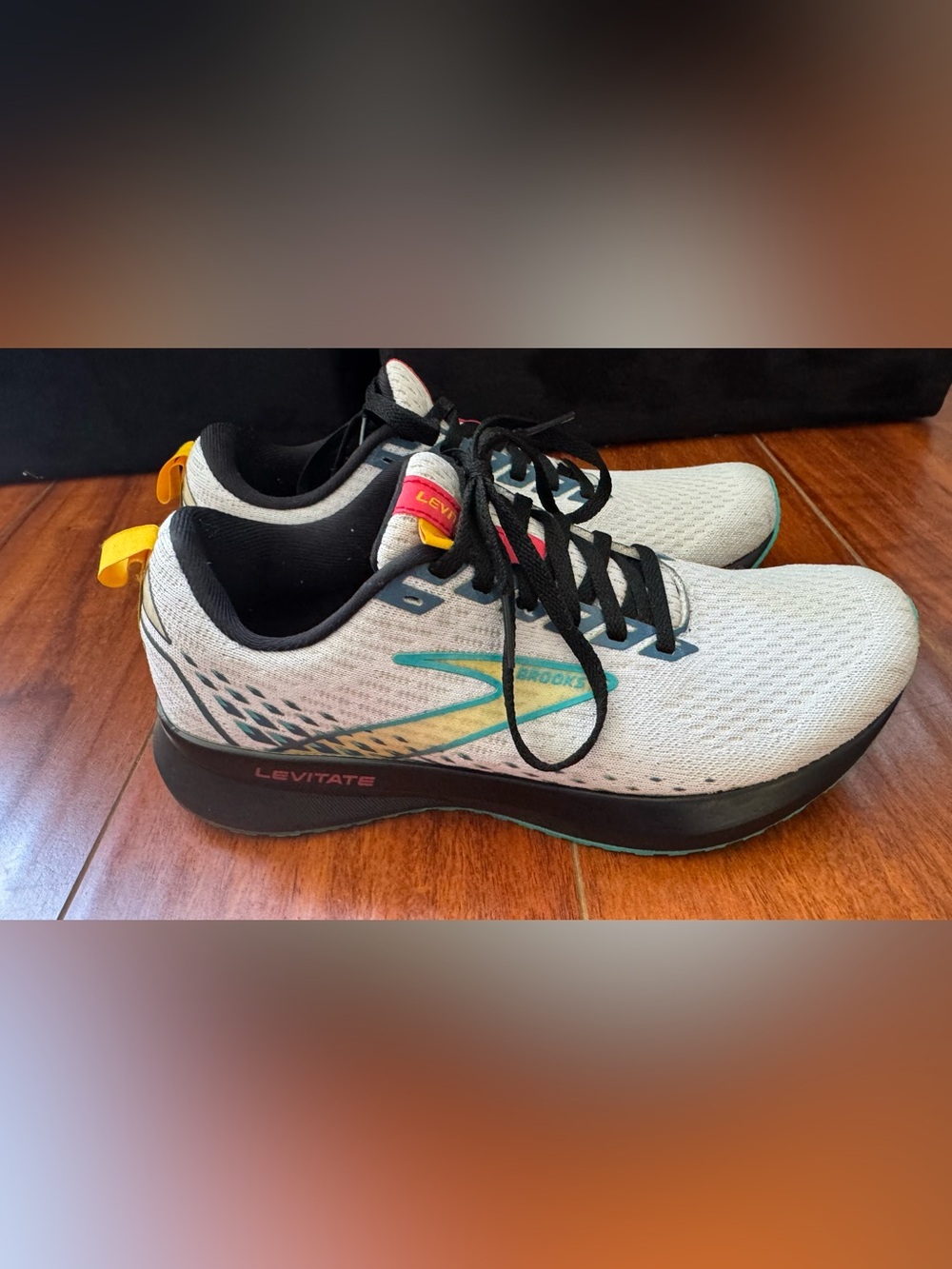 Brooks Levitate 5 Women’s size US 7.5 Running Shoes Athletic Sneakers